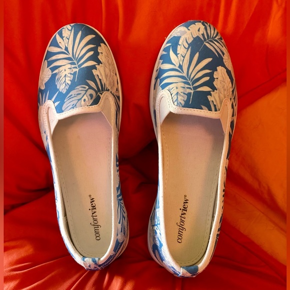 Comfortview Athletic Dottie Blue & White Palm Canvas Sneaker/Loafer, Size 10W - Picture 3 of 10
